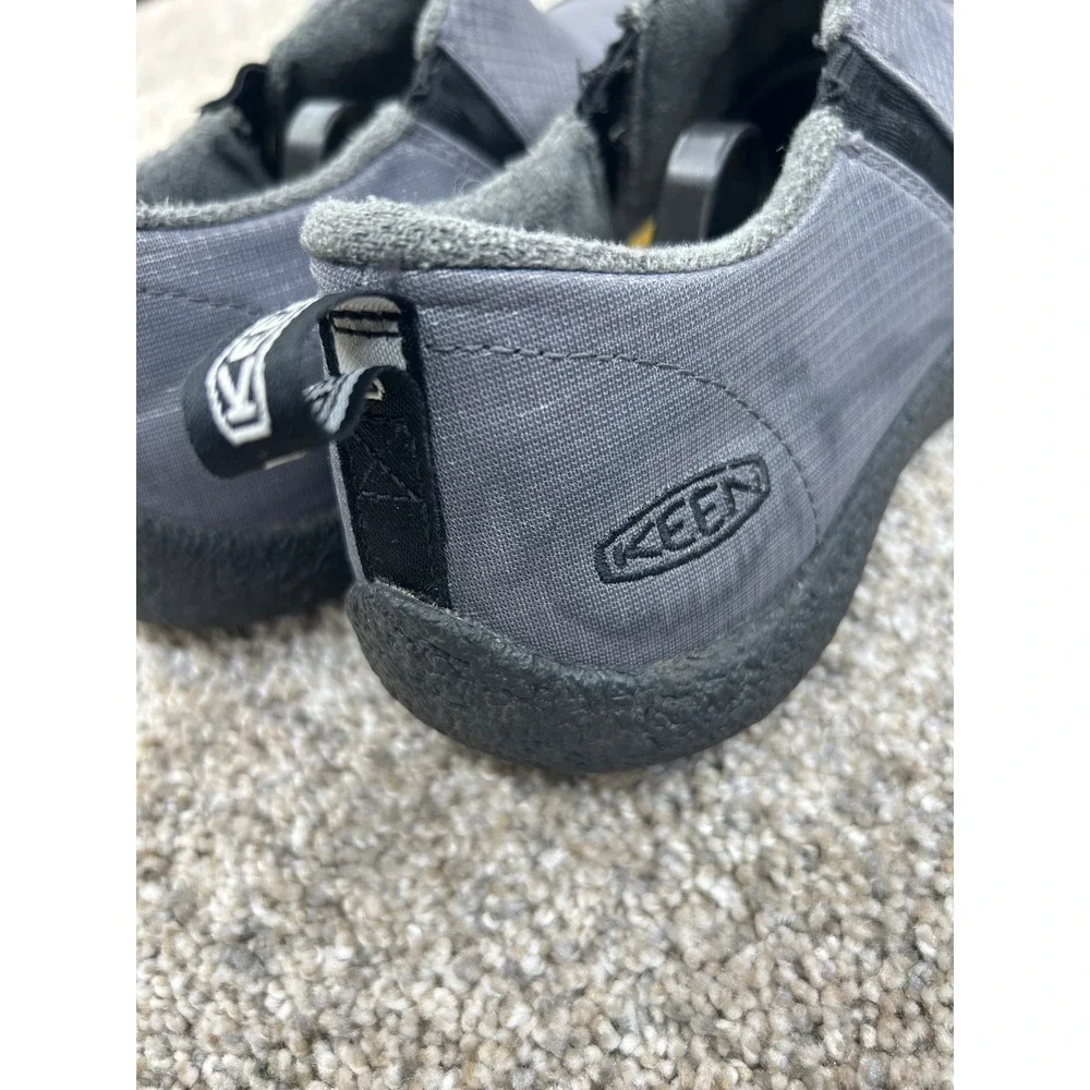 KEEN Howser II Mens 8.5 Grey Quilted Nylon Fleece Lined Slip On Shoes Sneakers